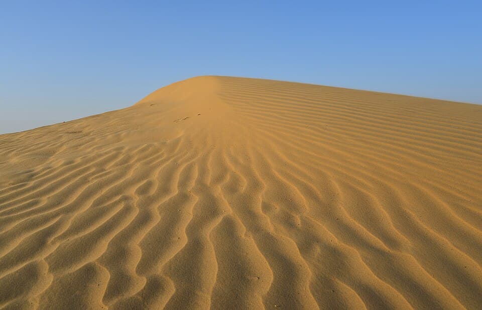 Dunes in the Thar desert, on the Rajasthan desert: Jaipur to Jaisalmer, Longewala and Tanot route
